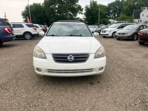 Photos of 2003 Nissan Altima 3.5 SE Sedan 4D for sale in Lancaster, OH at Instant Auto Sales Lancaster