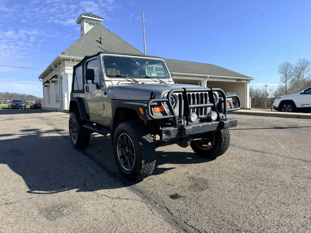Silver 2000 Jeep Wrangler SE Sport Utility 2D for sale in Lancaster, OH