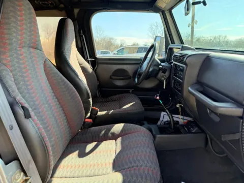 More photos of 2000 Jeep Wrangler SE Sport Utility 2D at Instant Auto Sales Lancaster, OH