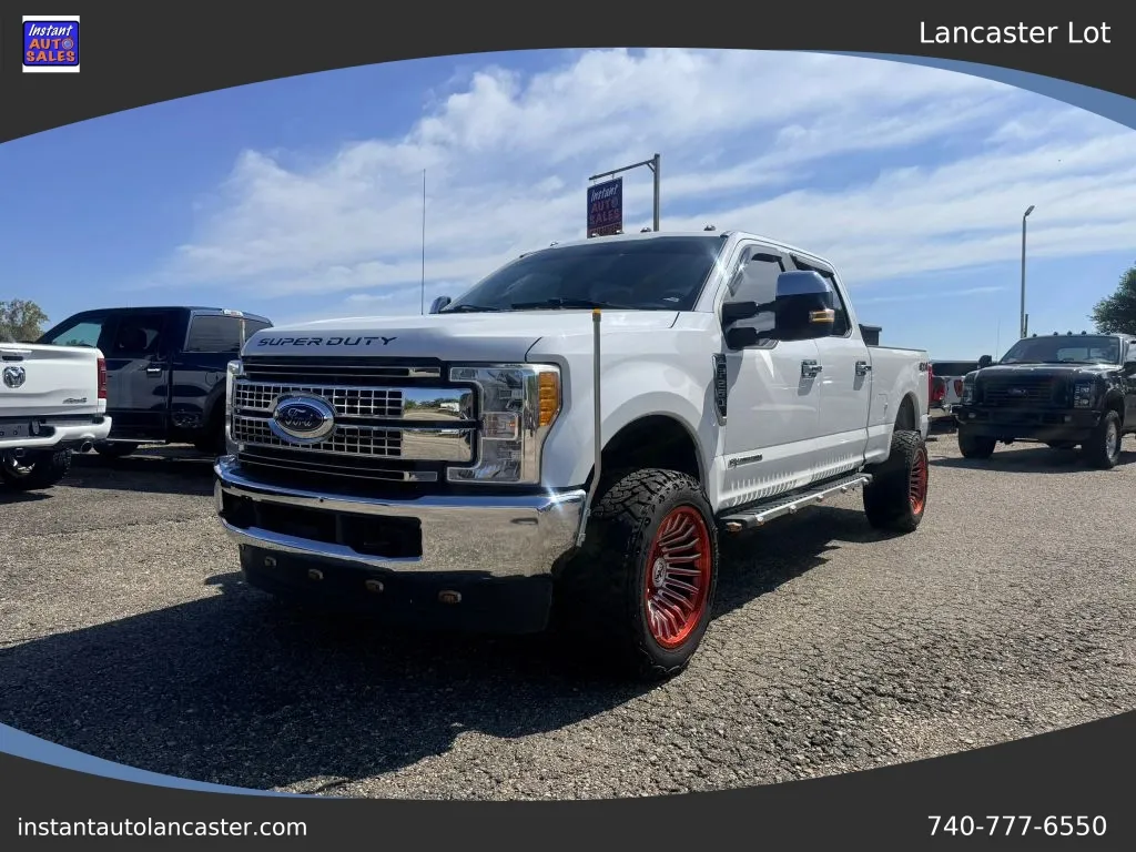 White 2017 Ford F250 Super Duty Crew Cab XL Pickup 4D 6 3/4 ft for sale in Lancaster, OH