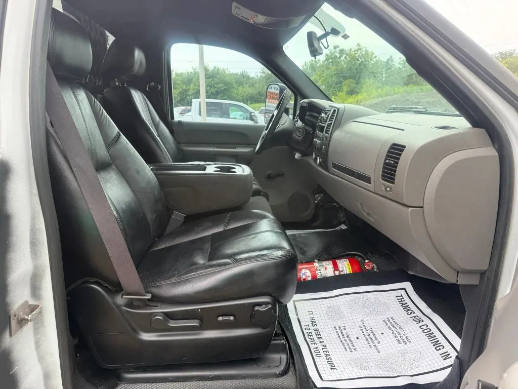 Chevrolet 3500HD photo 8