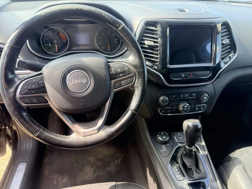 Jeep Cherokee photo 8