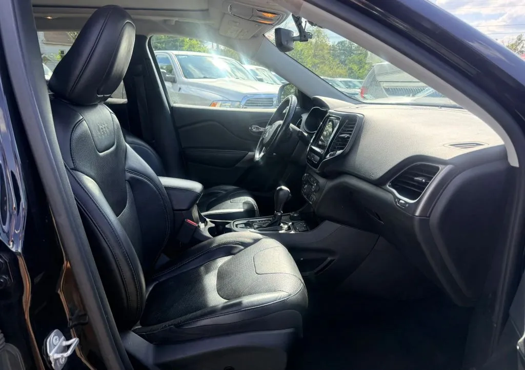 Jeep Cherokee photo 9