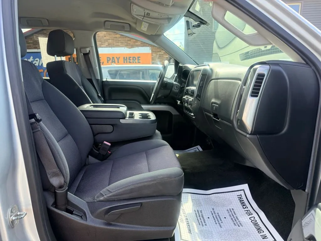 Chevrolet Silverado photo 9