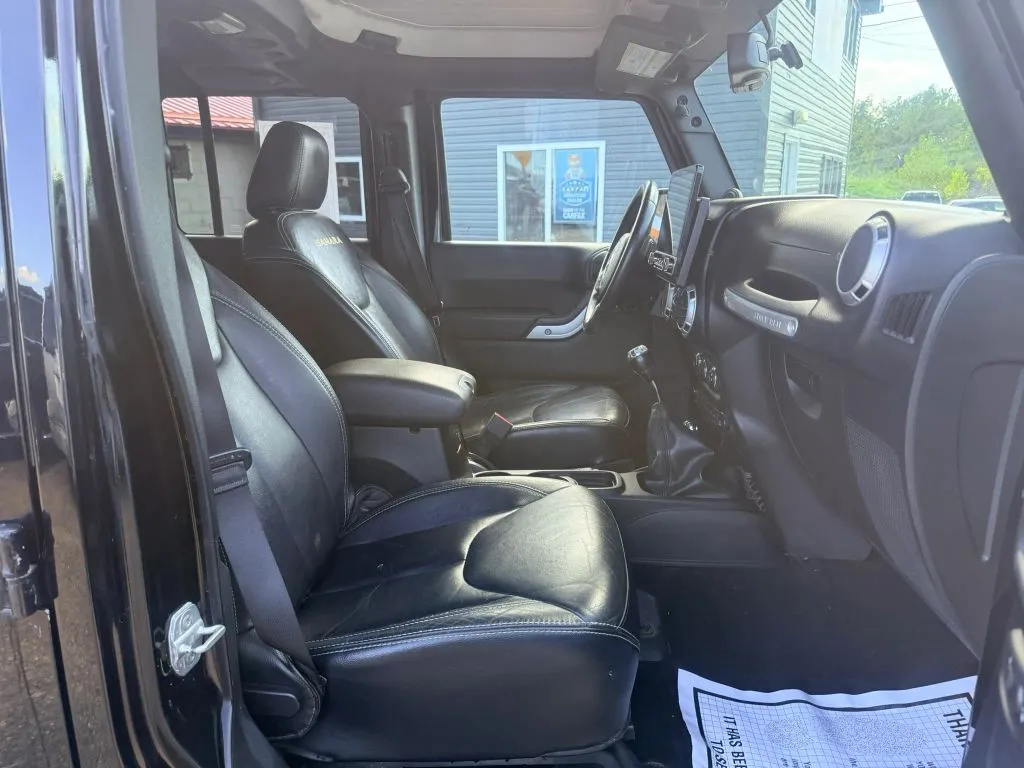 Jeep Wrangler photo 9