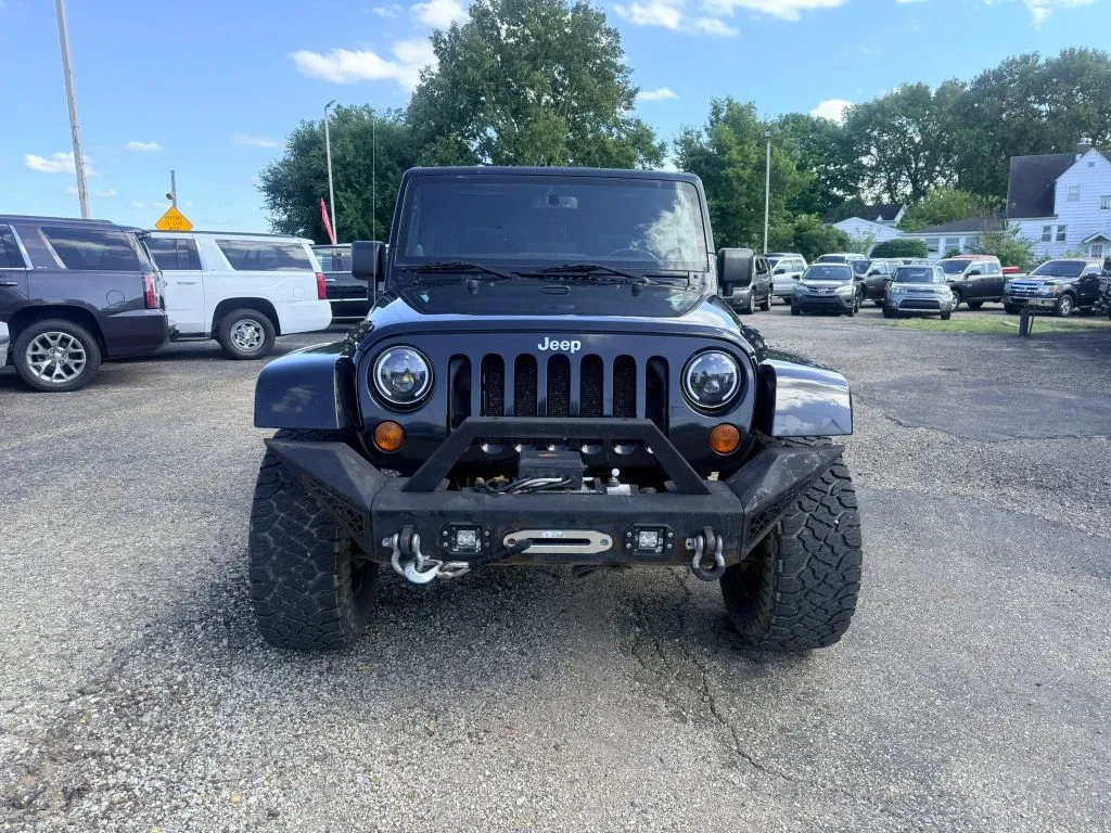 Jeep Wrangler photo 2