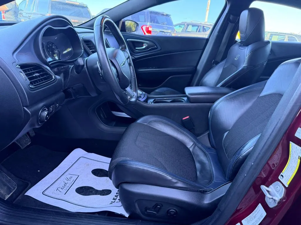 Chrysler 200 photo 7