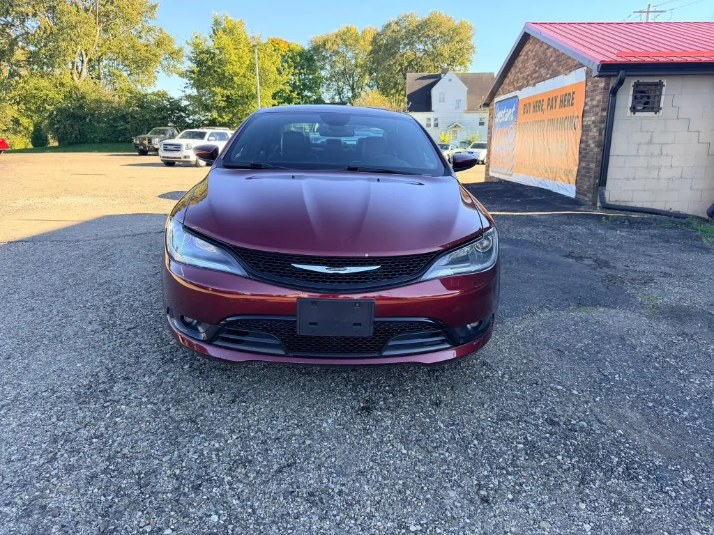 Chrysler 200 photo 2