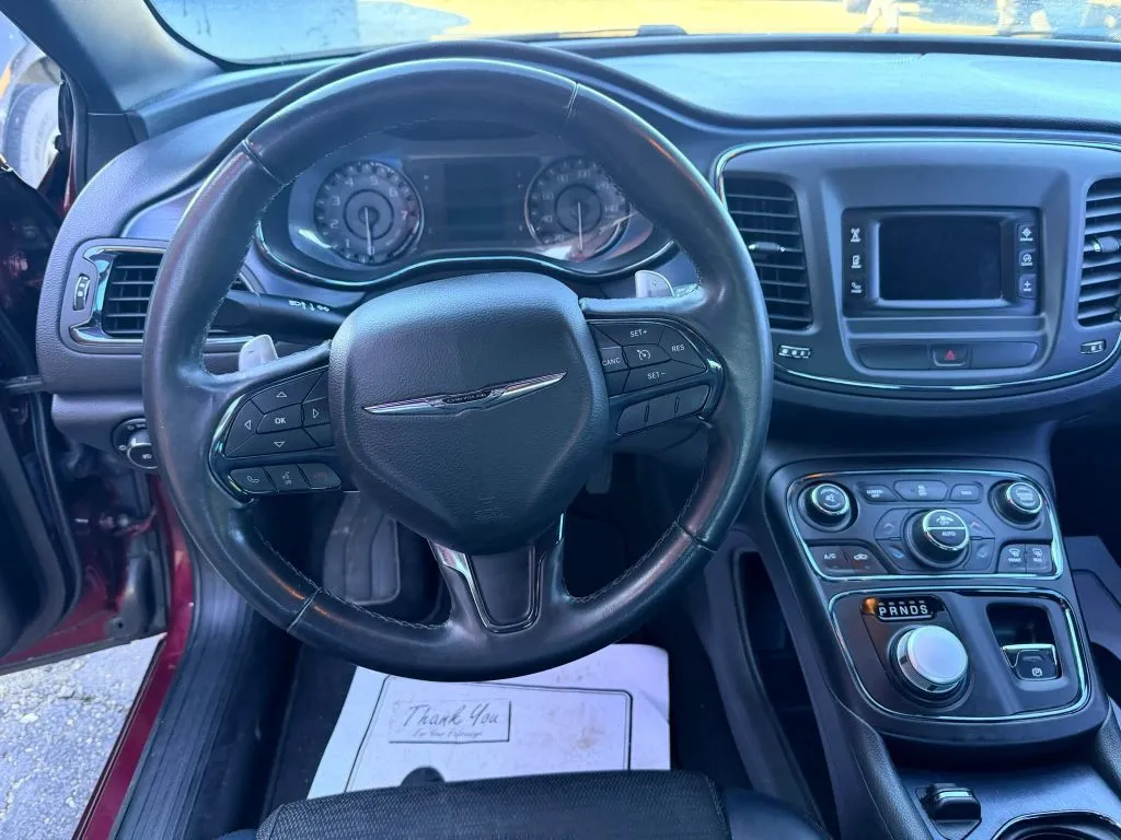 Chrysler 200 photo 8