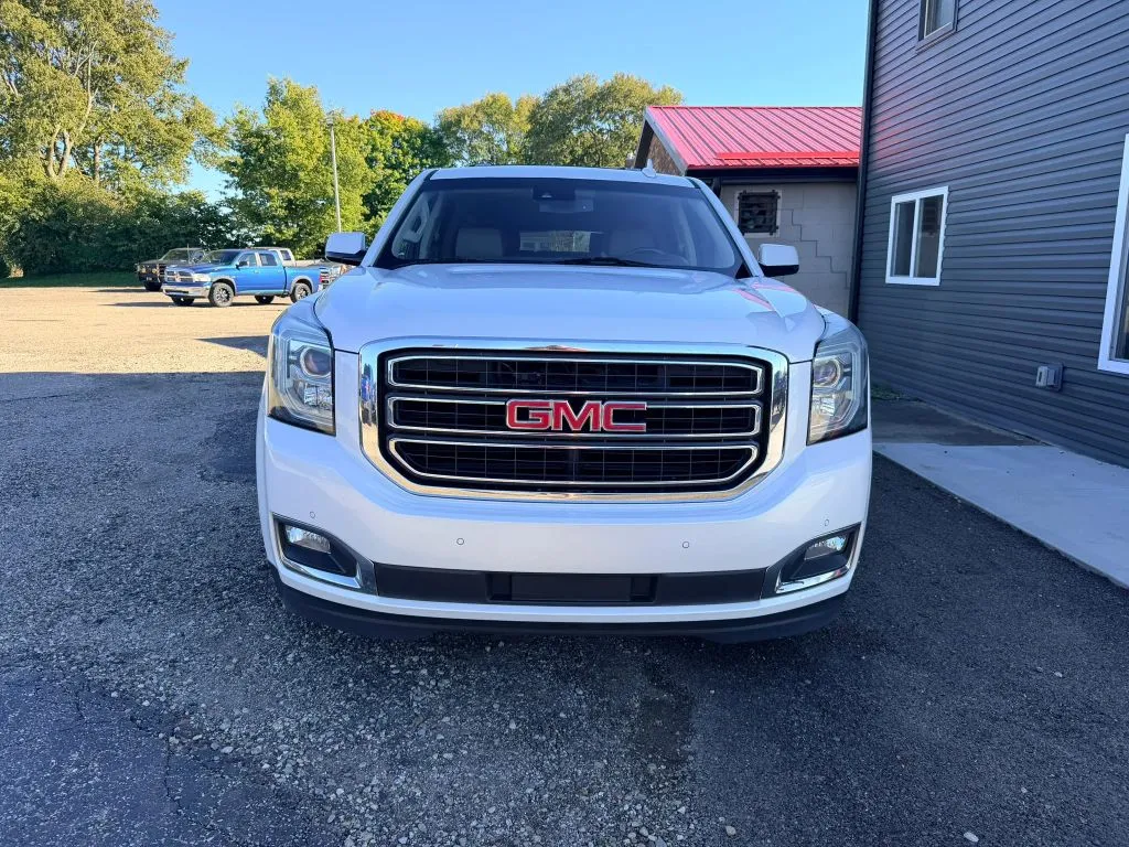 GMC Yukon XL photo 2