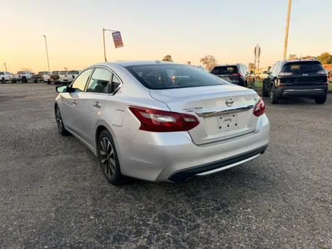 More photos of 2018 Nissan Altima 2.5 SV Sedan 4D at Instant Auto Sales Lancaster, OH