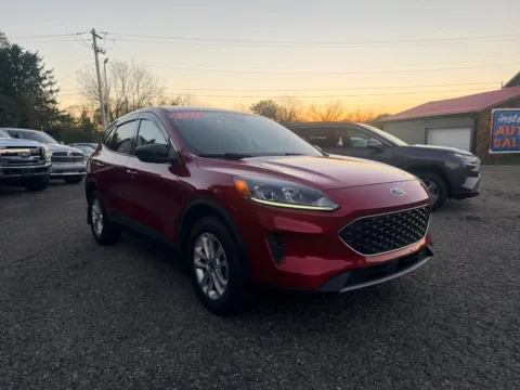 Another view of 2022 Ford Escape SE Sport Utility 4D for sale in Lancaster, OH at Instant Auto Sales Lancaster