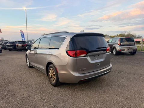 More photos of 2017 Chrysler Pacifica Touring-L Minivan 4D at Instant Auto Sales Lancaster, OH