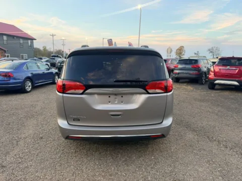 More photos of 2017 Chrysler Pacifica Touring-L Minivan 4D at Instant Auto Sales Lancaster, OH