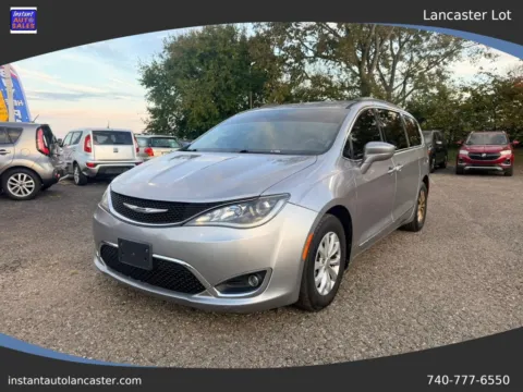 Silver 2017 Chrysler Pacifica Touring-L Minivan 4D for sale in Lancaster, OH