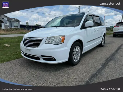 White 2014 Chrysler Town & Country Touring Minivan 4D for sale in Lancaster, OH