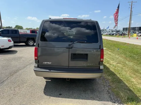 More photos of 2003 Chevrolet Astro Passenger LT Minivan 3D at Instant Auto Sales Lancaster, OH