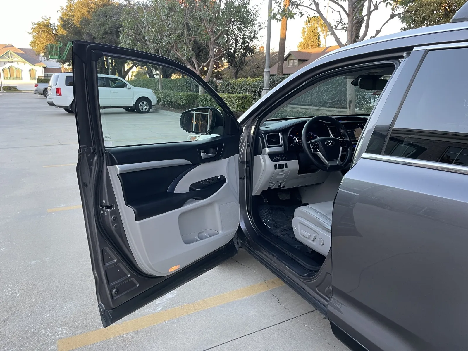 2019 Toyota Highlander XLE - Photo 9