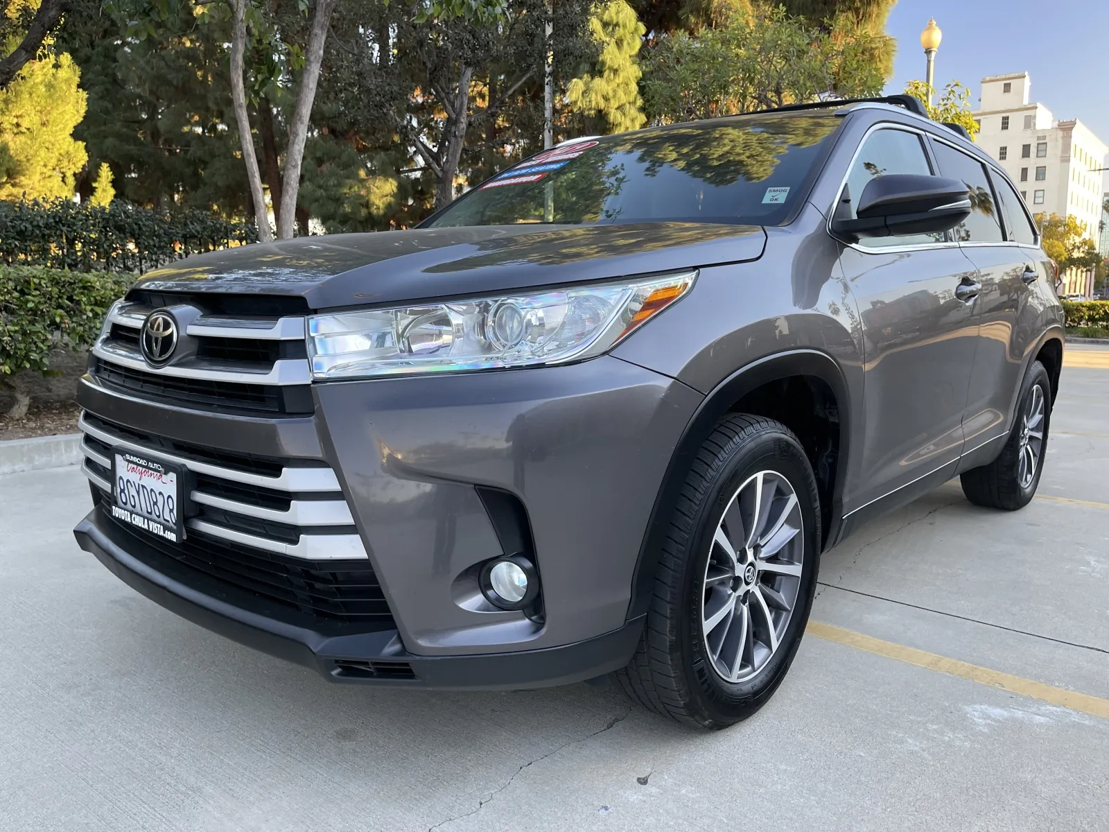 Gray 2019 Toyota Highlander XLE FWD for sale in Anaheim, CA