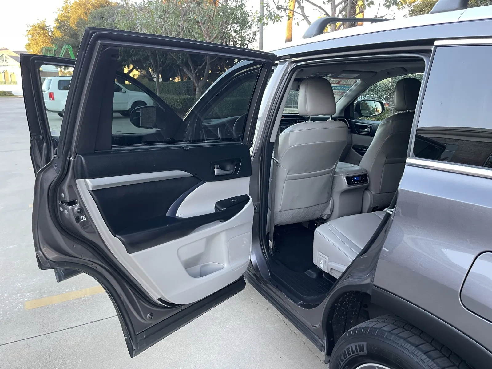 2019 Toyota Highlander XLE - Photo 11