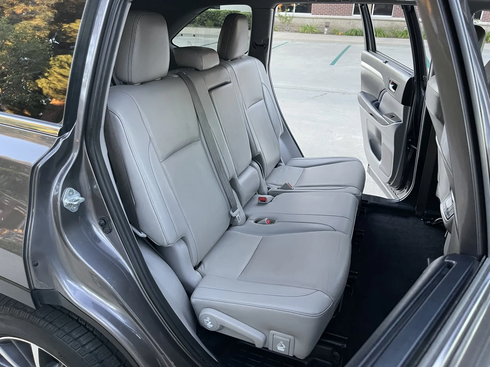 2019 Toyota Highlander XLE - Photo 14