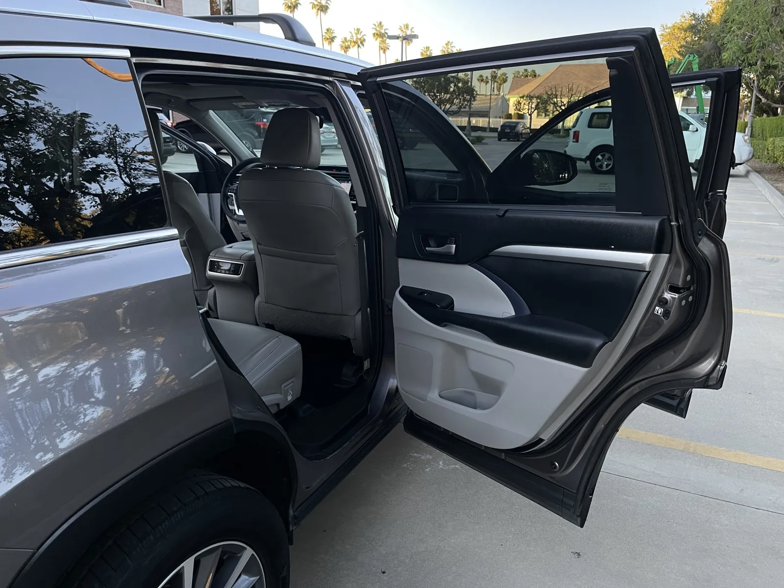 2019 Toyota Highlander XLE - Photo 13
