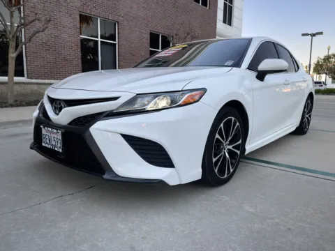 White 2018 Toyota Camry SE for sale in Anaheim, CA