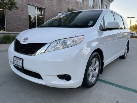 White 2014 Toyota Sienna LE 7-Passenger Auto Access Seat for sale in Anaheim, CA