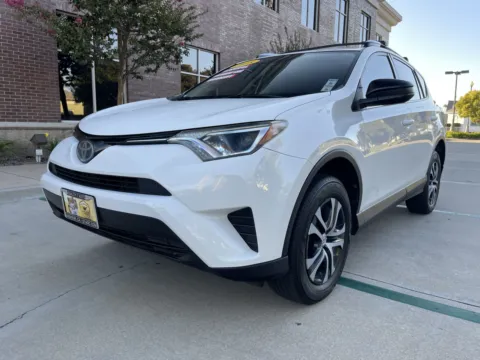 White 2018 Toyota RAV4 LE for sale in Anaheim, CA