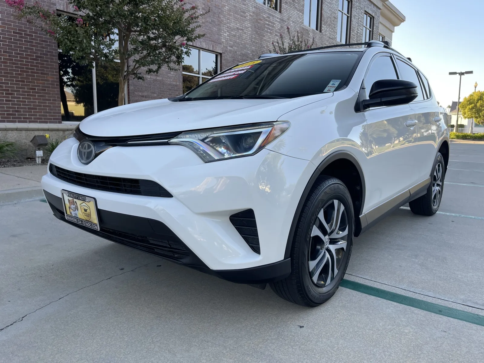 White 2018 Toyota RAV4 LE for sale in Anaheim, CA