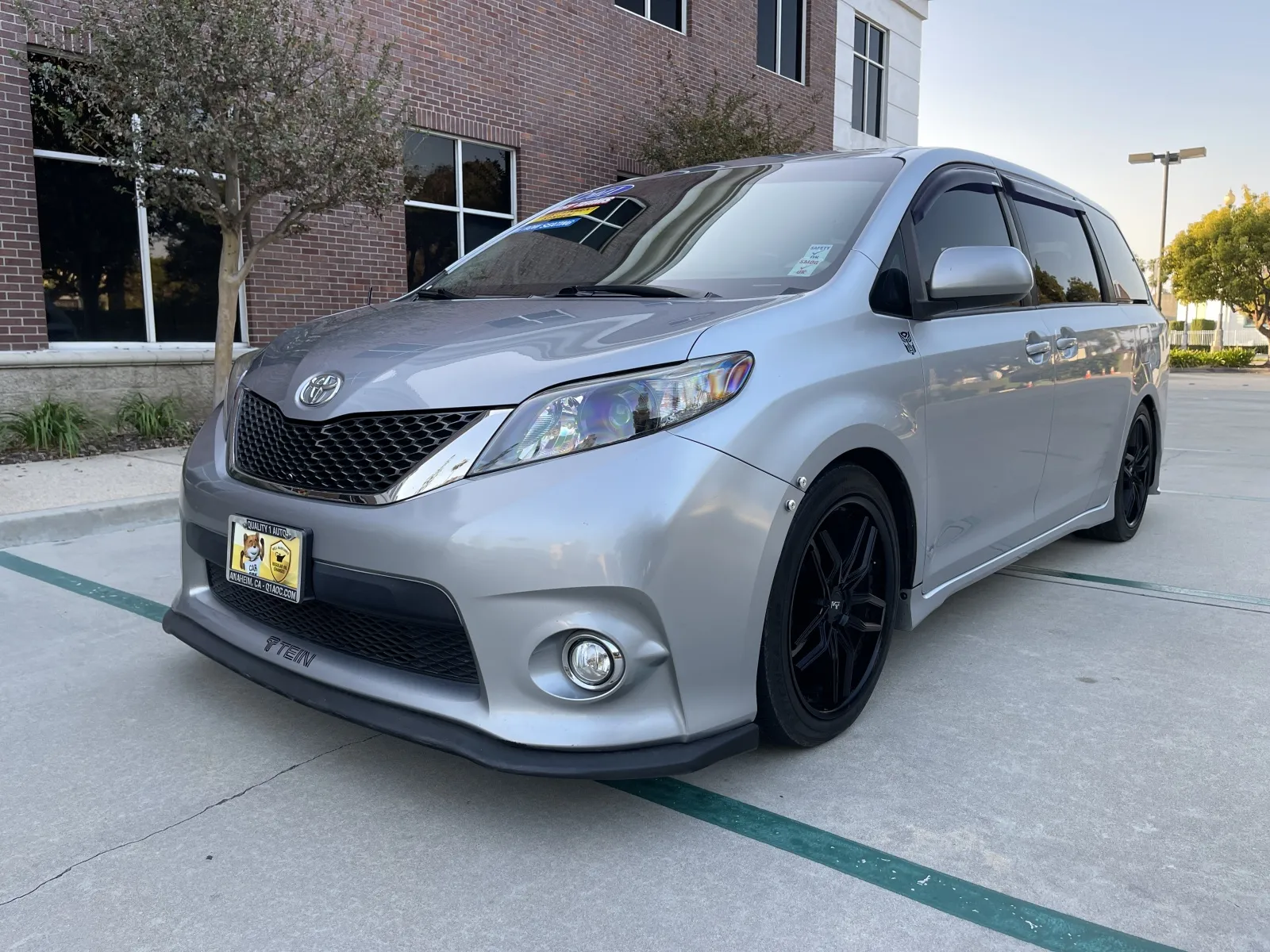 2011 Toyota Sienna SE 8-Passenger for sale in Anaheim, CA