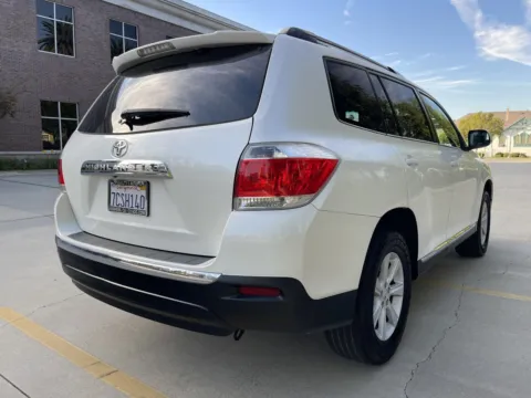 More photos of 2013 Toyota Highlander Plus FWD at Quality 1 Auto, CA