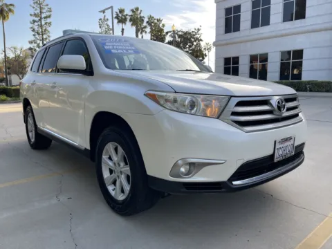 More photos of 2013 Toyota Highlander Plus FWD at Quality 1 Auto, CA