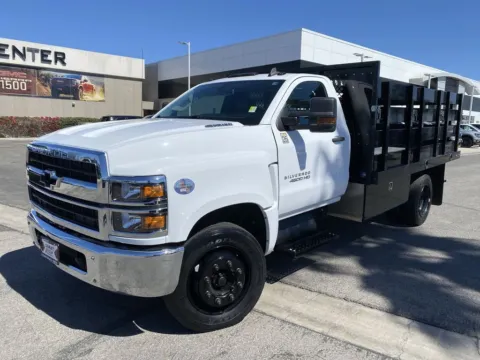 White 2019 Chevrolet Silverado 5500HD Work Truck for sale in Indio, CA