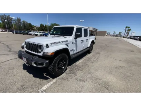 More photos of 2025 Jeep Gladiator High Tide at Chavez-Jessup GMC, CA
