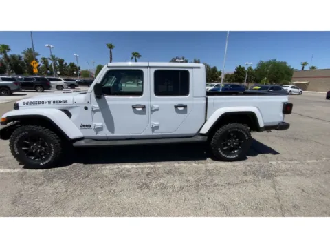 More photos of 2025 Jeep Gladiator High Tide at Chavez-Jessup GMC, CA