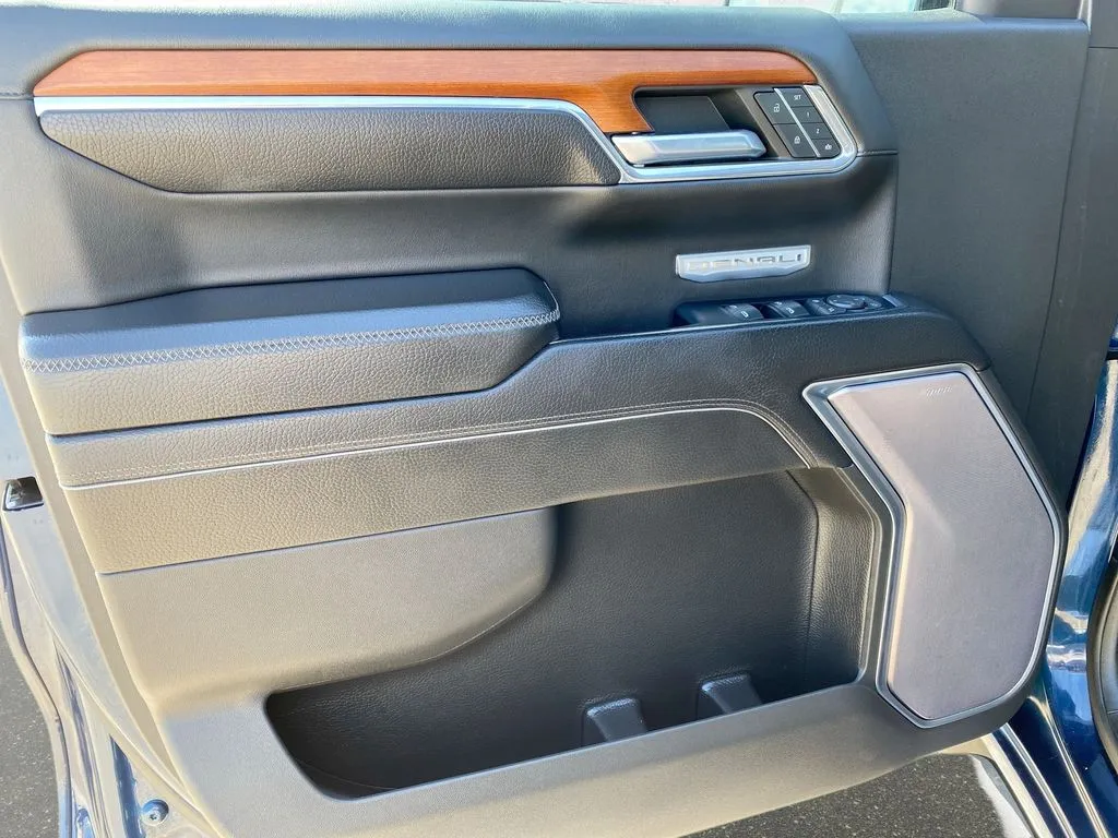 GMC Sierra photo 25