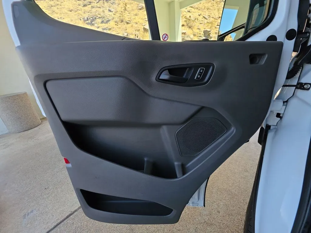 Ford Transit photo 21