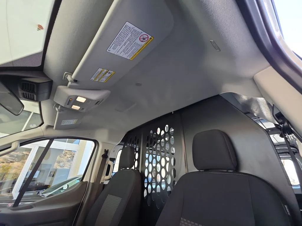 Ford Transit photo 17