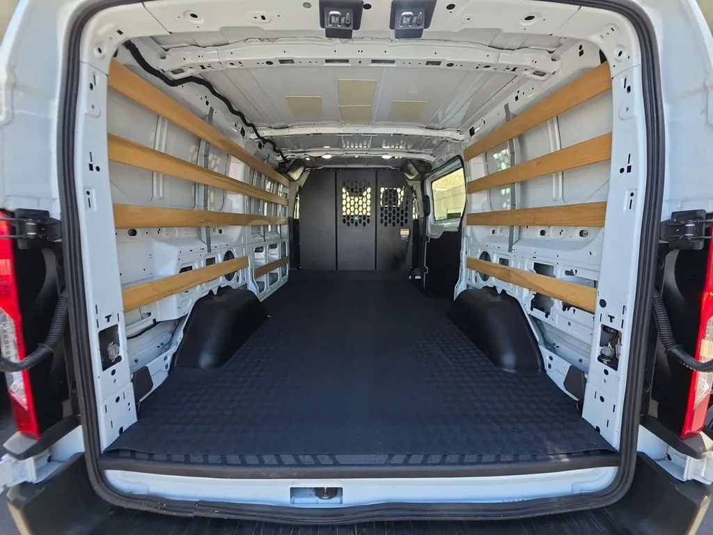 Ford Transit photo 25