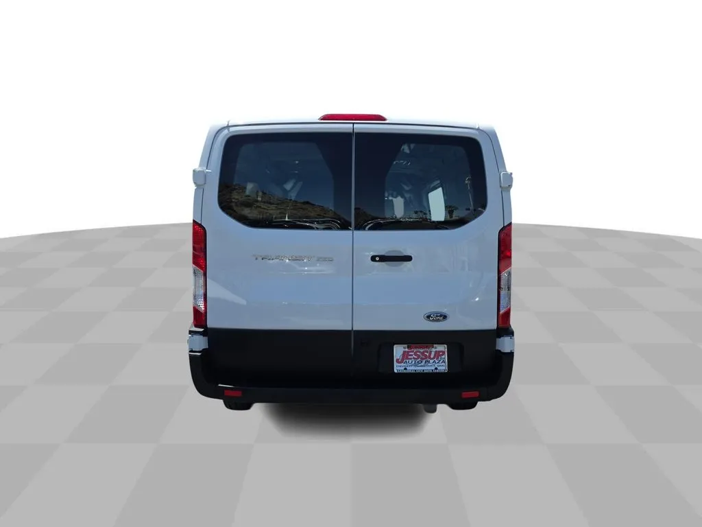Ford Transit photo 7