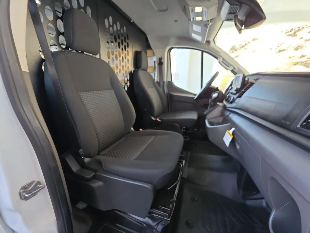 Ford Transit photo 27