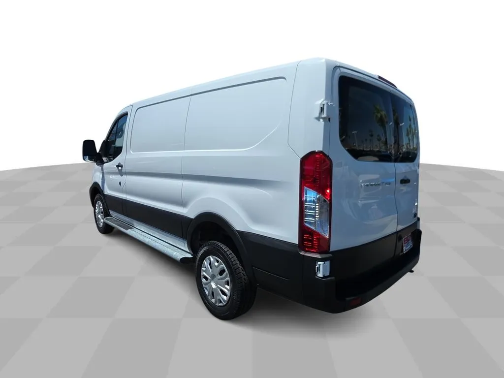 Ford Transit photo 6