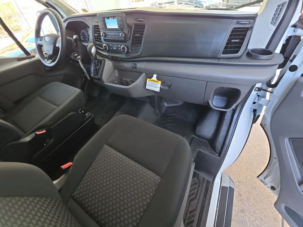 Ford Transit photo 28