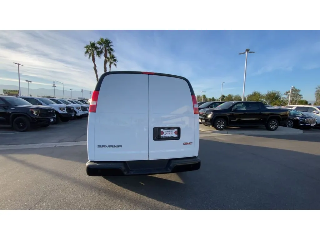 GMC Savana photo 7