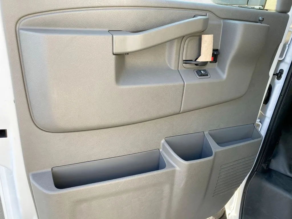 GMC Savana photo 21