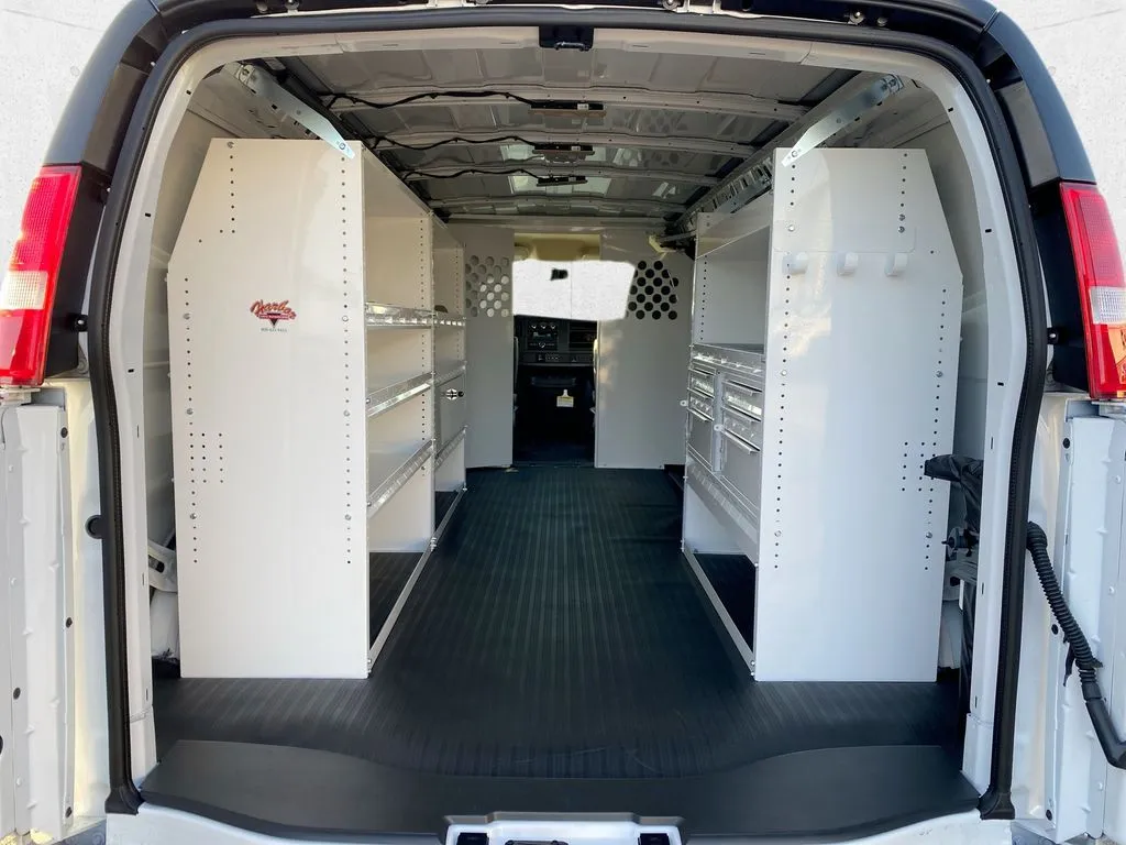 GMC Savana photo 25