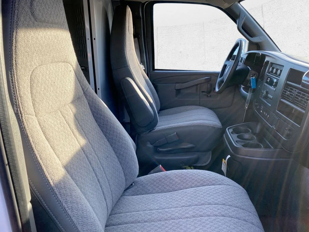 GMC Savana photo 27