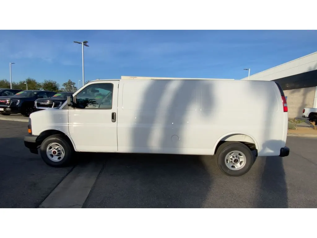 GMC Savana photo 5