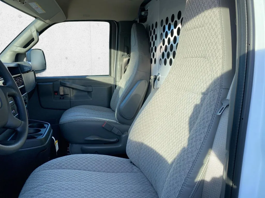 GMC Savana photo 18